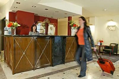מלון  Astoria Hotel